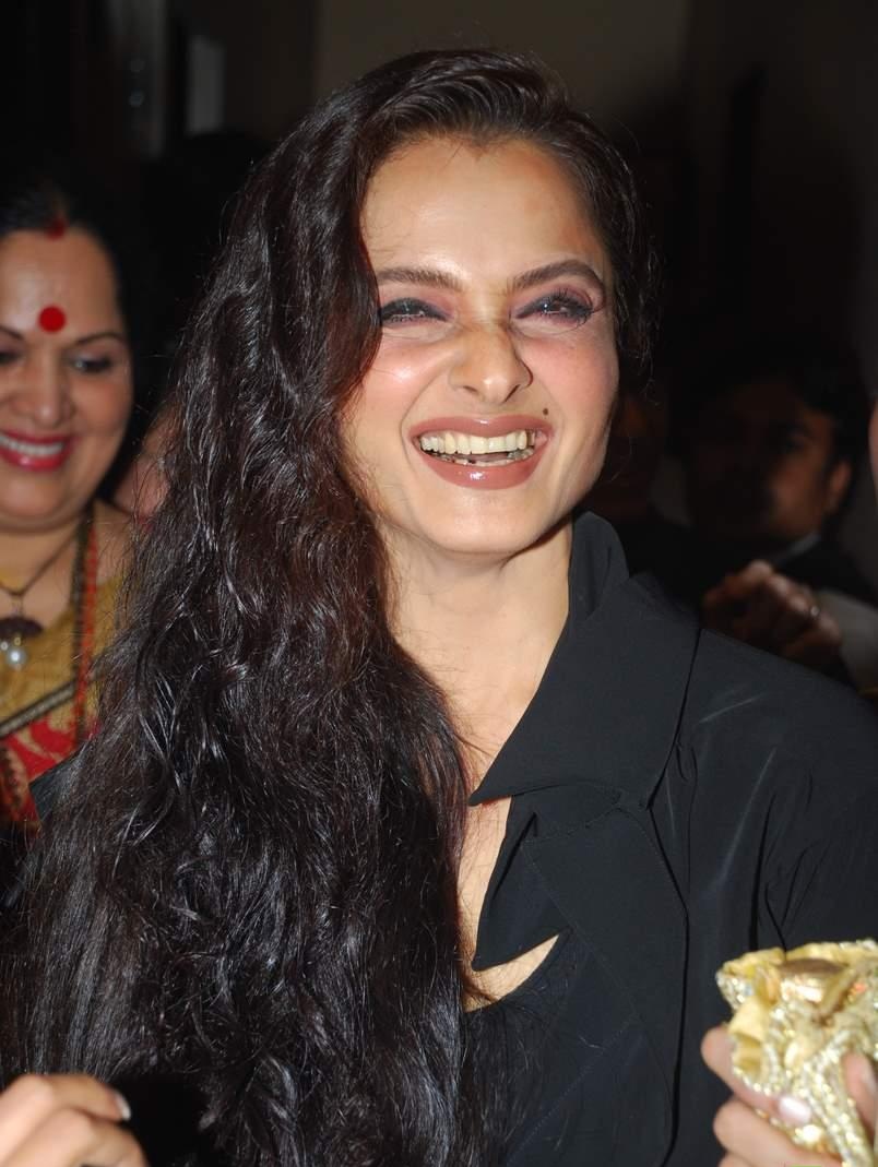 Rekha Smiling HD Pictures